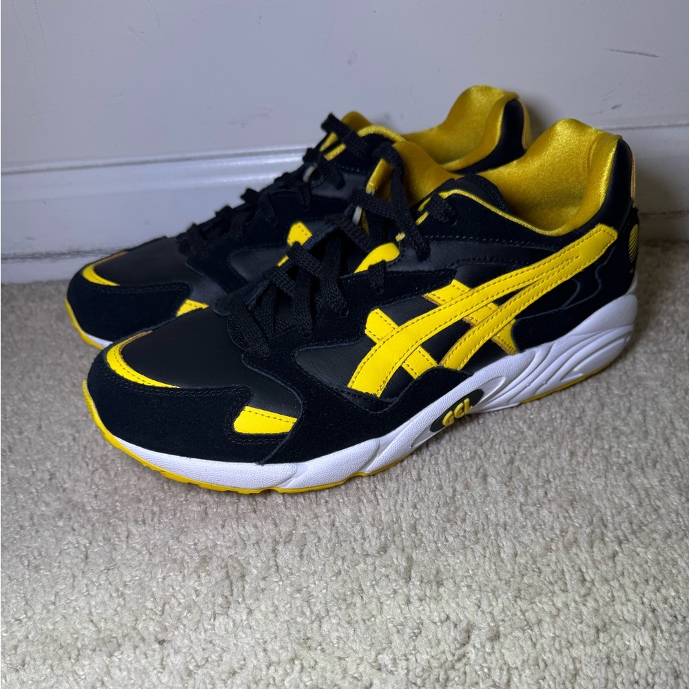 ASICS Men's Black and Yellow Sneakers